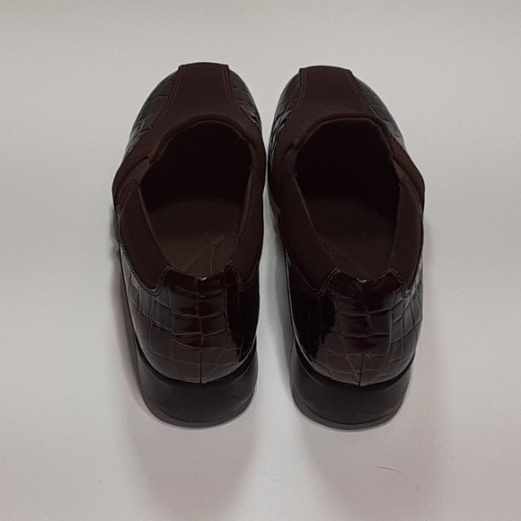 Clarks Collection, brown, slip-on shoe with crocodile embossed accents, size 9.5 - Picture 4 of 8